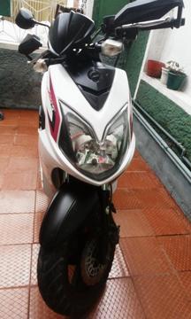 vendo moto modelo 2016