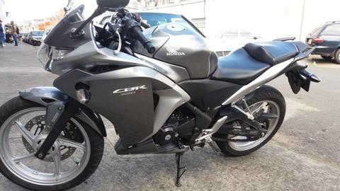 vendo honda cbr250 año 2012 valor 9.500.000 km 27mil tel: 3155274864