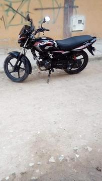 Se vende moto platino 2011