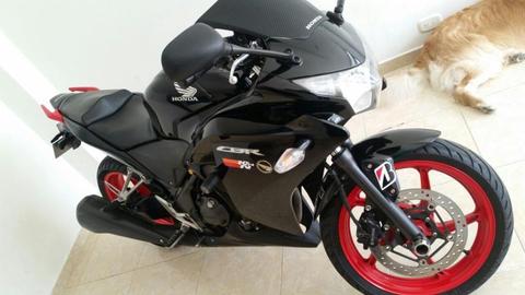 EXCELENTE MOTO HONDA CBR 250,2015,CON 22 MIL KMS