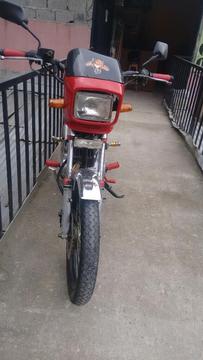 Vendo Moto Akt 100 en Buen Estado