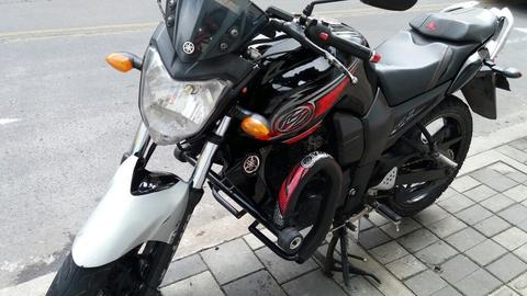 Vendo Fz16 Opermuto con Moto Modelo2014