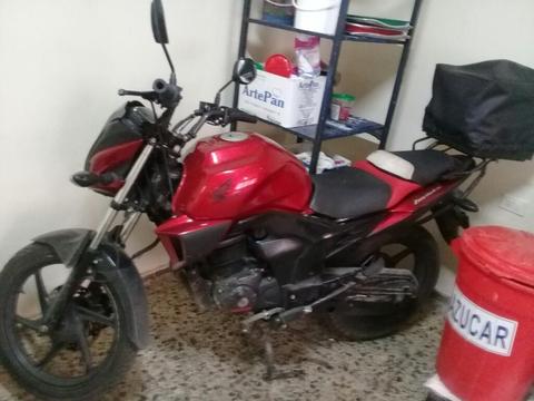 Moto Honda Invicta 2014