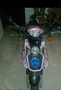 Moto Yamaha Biwis 2