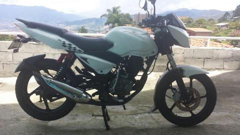 PULSAR 135 2011