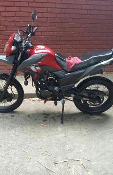 Se Vende Moto Akt Modelo 2015 Papales