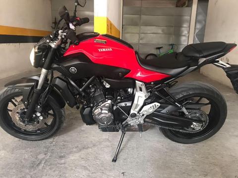 VENDO YAMAHA MT 07...689cc ...Mod 2014