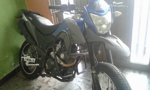 Se Vende Moto Akt Modelo 2015 Mela