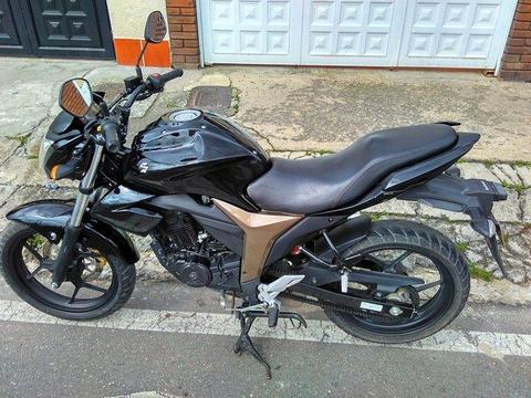 SE VENDE MOTO SUZUKI GIXXER MODELO 2016 BUEN ESTADO