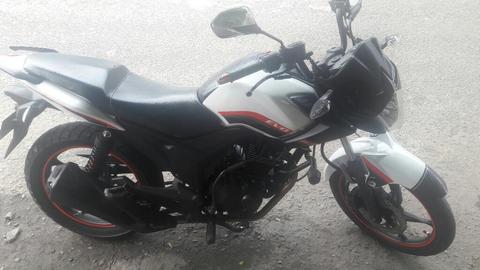 Vendo Moto Akt R3