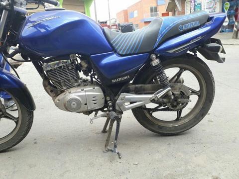 Moto Suzuki