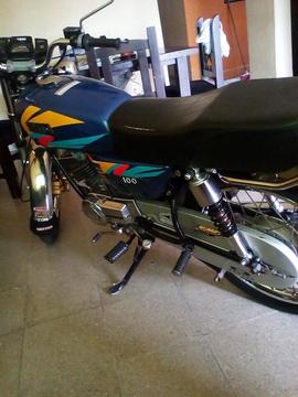 se vende rx 100 2005 toda en 15 esta mela