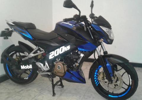 vendo hermosa pulsar 200ns llamar o escribir al.. 3165034866