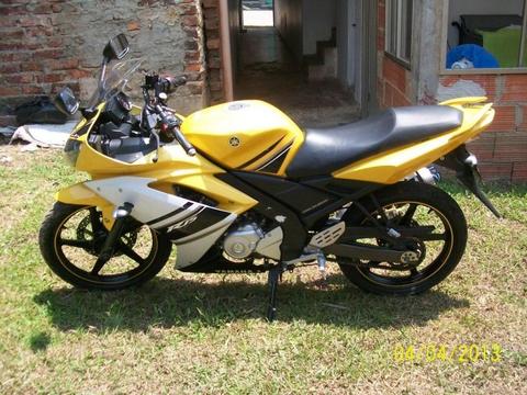 Vendo excelente moto YAMAHA R15 modelo 2012