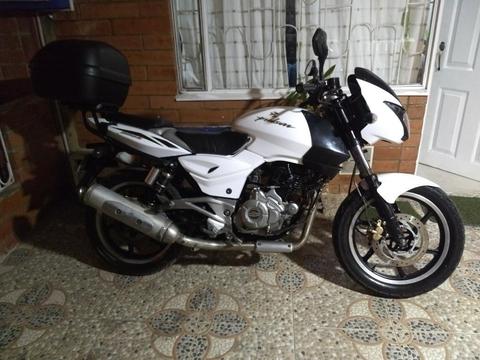 Vendo Pulsar 220 2012