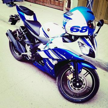 R15 Yamaha azul blanca