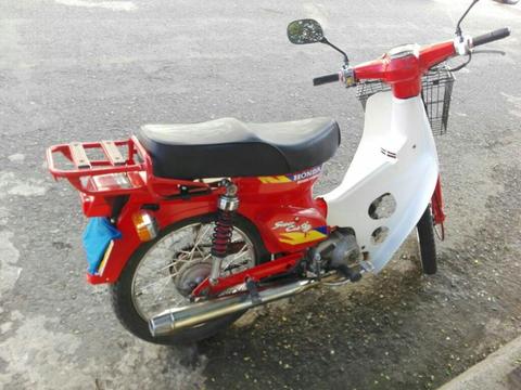 Motocicleta C90