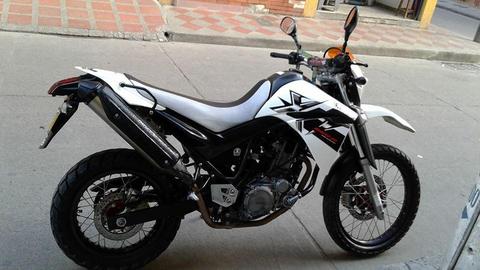 SE VENDE XT 660 HERMOZA