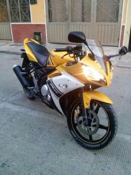 Vendo Yamaha R15