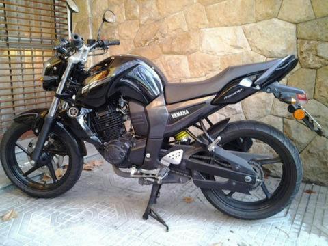 Motocicleta Negra Yamaha Fz16 Modelo 2013 153 C.c