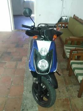 Vendo Moto Bwis