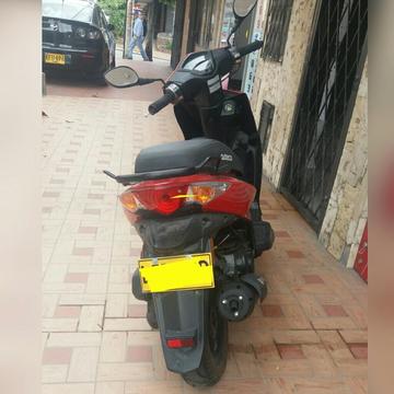 Vendo Moto Modelo 2015,