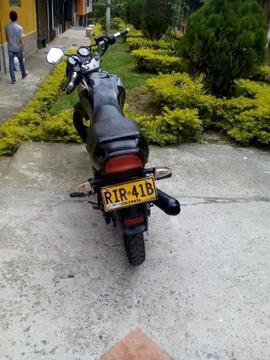 Se Vende Moto Akt Modelo 2010