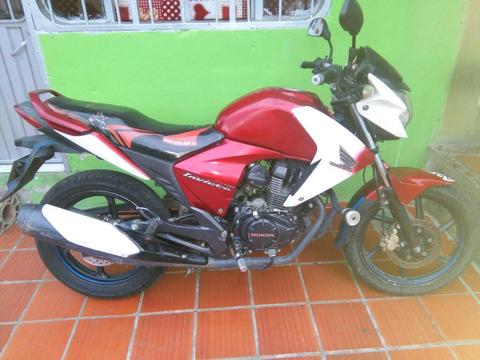 VENDO MOTO HONDA 150 INVICTA