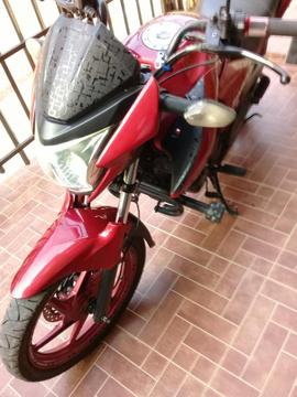 Vendo Linda Moto Honda Invicta 150