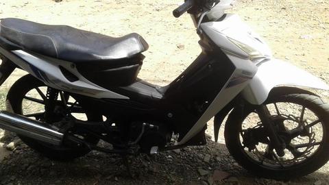 vendo moto akt excelente estado