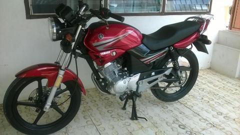 Moto Yamaha YVR