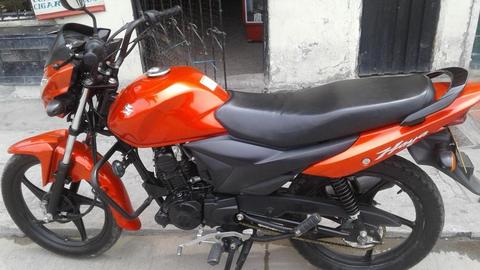 VENDO MOTOCICLETA SUZUKI HAYATE MODELO 2015