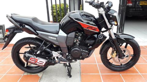 motocicleta fz16 negra cc 153