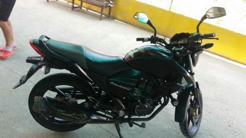 Moto Honda Invicta 150 2011