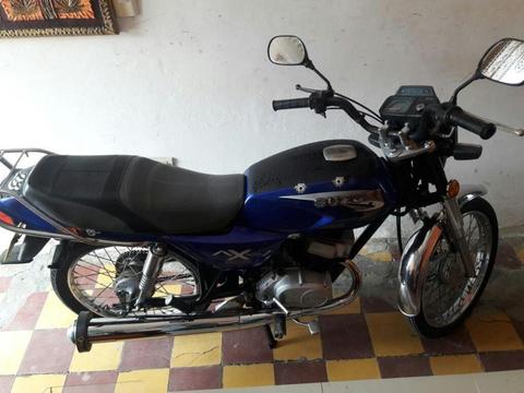 Se vende AX100 2006