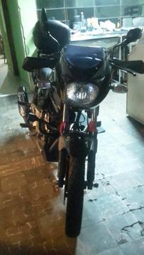 Vendo moto Pulsar UG R