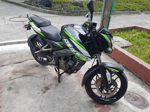 Vendo Hermosa Ns 200 Modelo 2015