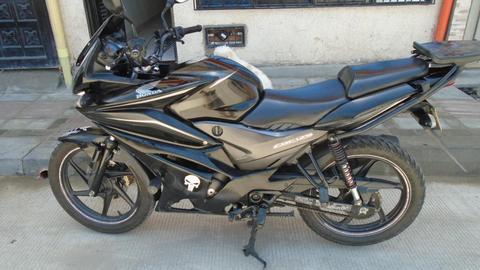 Vendo hermosa CBF 125 con pechera