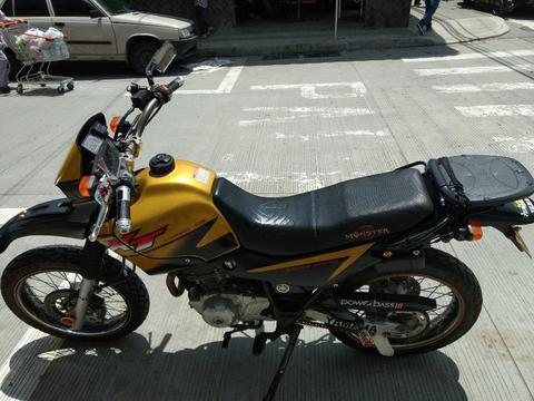 Moto Yamaha Xt-225