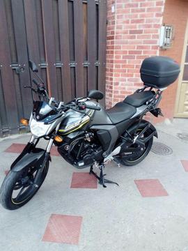 En venta moto Yamaha FZ modelo 2018 con 5.044 km. Precio 7'000.000 negociables