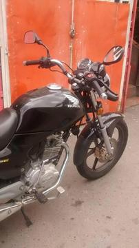 se vende la moto esta mela