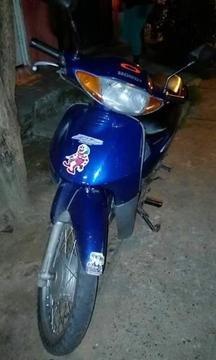 Se vende moto biz modelo 99 negociables