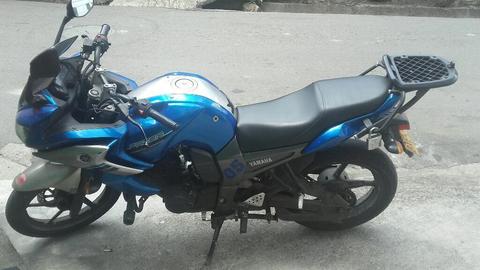 Moto Yamaha Fezer 16