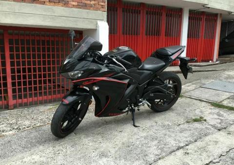 Vendo Moto R3