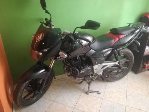 Vendo linda pulsar 180 con papeles al día y traspaso inmediato