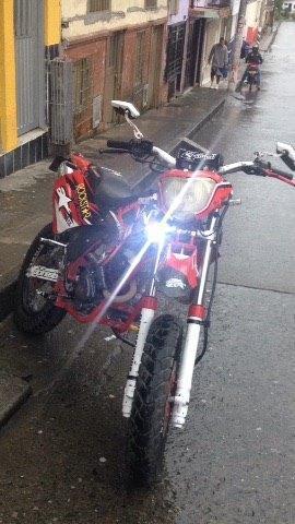 moto barataaaa 125 UM PAPELES ASTA MARZO Y TECNO ASTA MAYO