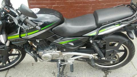 Vendo Moto Pulsar 220 en Perfecto Estado