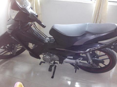 SE VENDE O PERMUTA MOTO