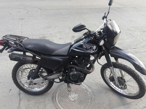 AKT TT 150, NEGRO, MODELO 2012, HERMOSA, FUL MOTOR, CALEÑA