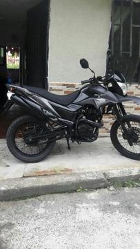 Vendo Ak T Tt 150 Modelo 2014